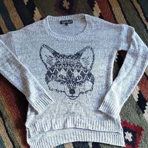 Almost Famous Geometric Fox Graphic Lightweight Knit Grays & White Sweater M - Picture 1 of 10
